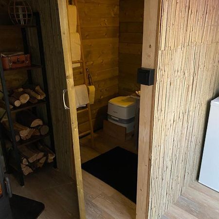 Cabane Au Style Scandinave Et Son Bain Nordique Bouillon Bagian luar foto